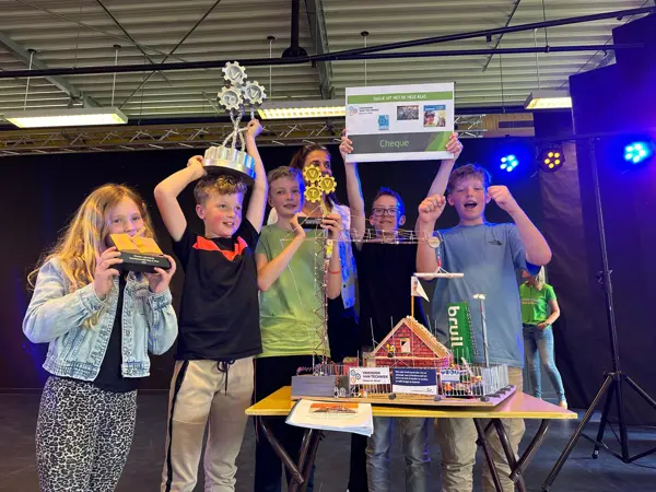 B7ae00f4 B19f 439A Abc3 Dcb19363165b